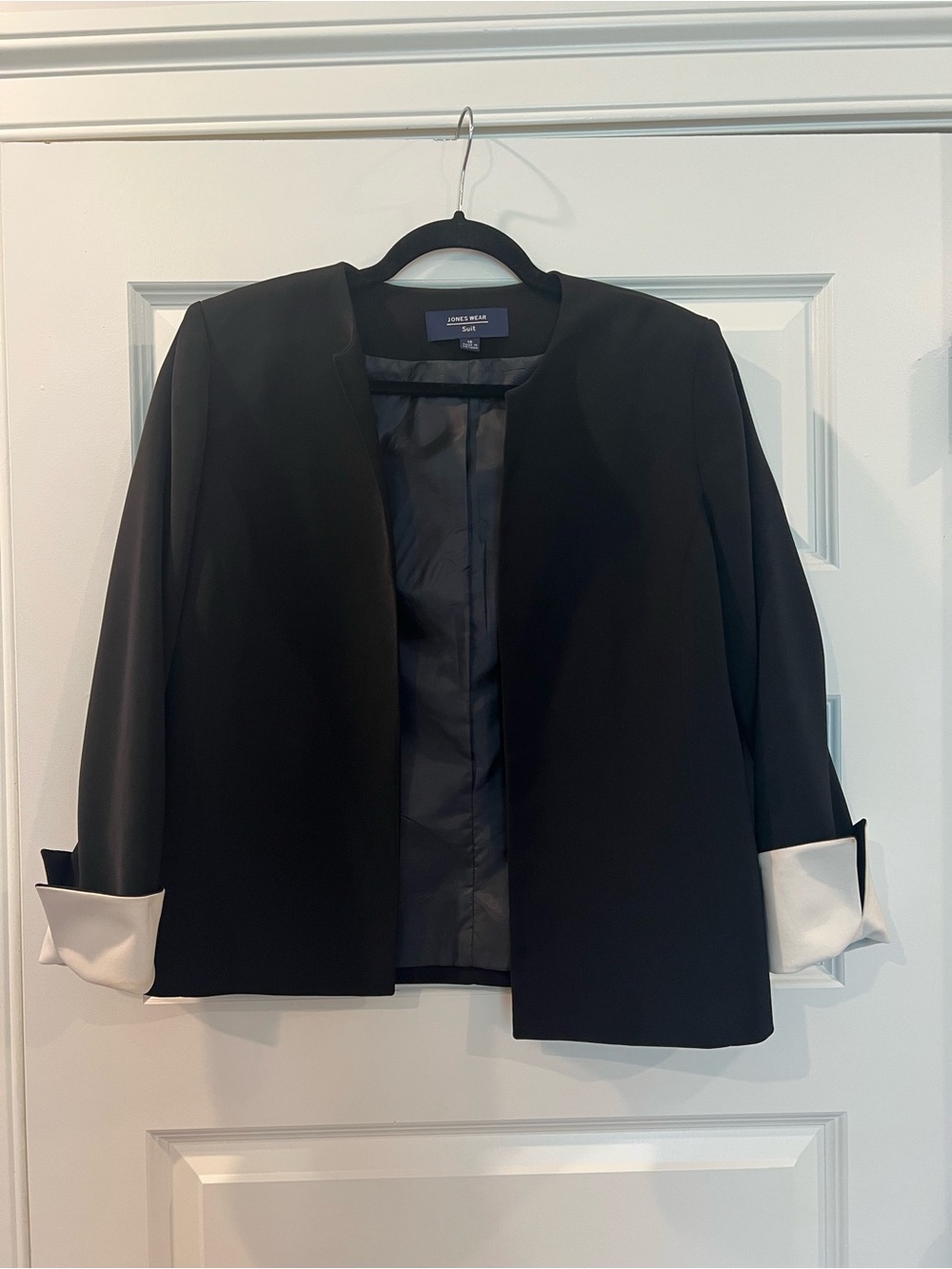 Jones Wear Black Collarless Blazer Size 10 White Contrast Cuff Open Front - Picture 2 of 11
